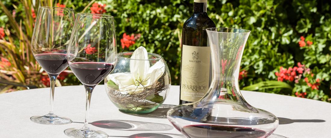 Relaxen bei einem Glas Wein